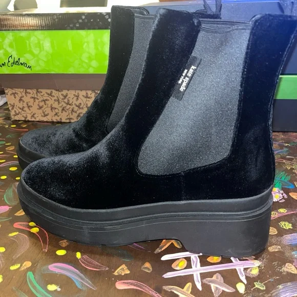 Kate Spade New York Winnie Black Velvet Chelsea Boots MSRP $248 11 Medium New - Picture 10 of 10
